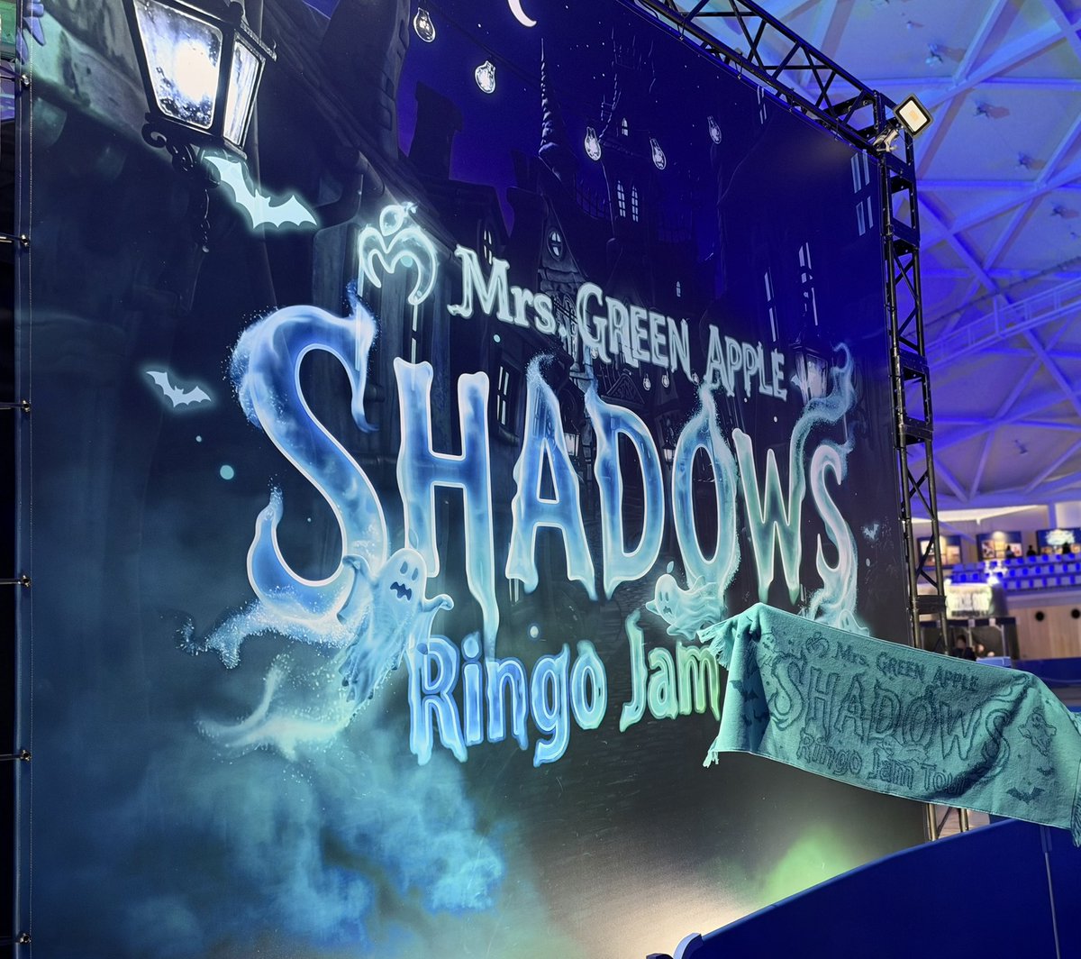 fan_MGA_info's tweet photo. ≪Mrs. GREEN APPLE Ringo Jam Tour "SHADOWS"≫香川公演1日目！！

#MGA_SHADOWS 👻 生配信ついにスタートーー！！

さっそくチェックしよう！！！

▼公式生配信はこちら❗️
 https://t.co/0SuXyC4w8m

ルールとマナーを守って楽しもう🍏

#MrsGREENAPPLE https://t.co/wG5zya2RES