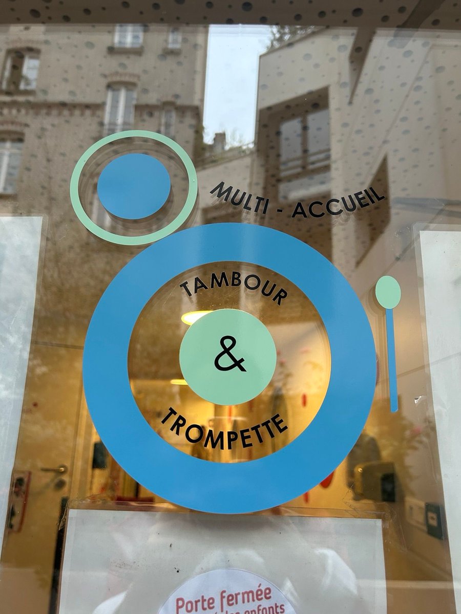 annesouyris's tweet photo. Hier, je me suis rendue à la crèche Tambour et Trompette dans le Ve arrondissement, menacée de fermeture. Opérée par la fédération de l’œuvre de la Croix Saint-Simon, en procédure de redressement judiciaire, cette crèche ne fait l’objet d’aucune offre de reprise. https://t.co/HWPo7LbY2c