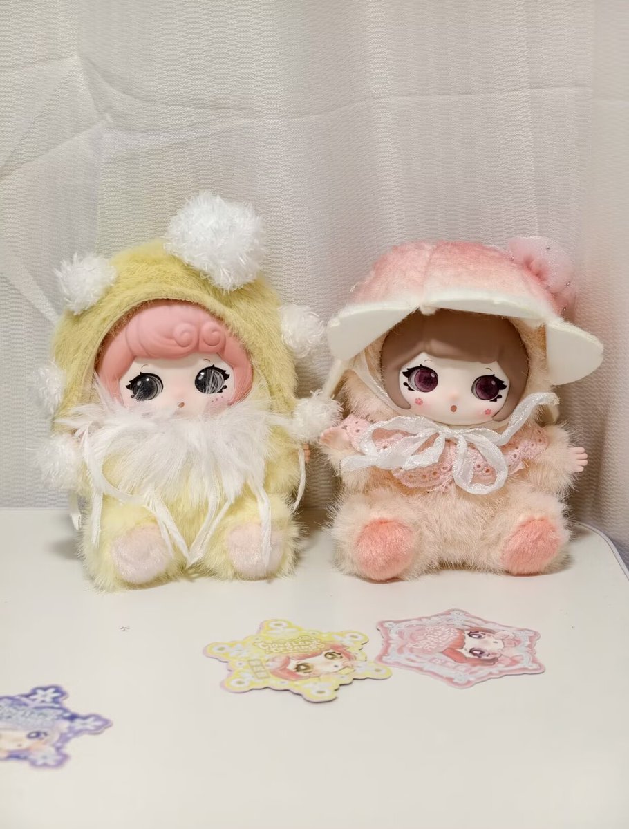 Beckhcseard's tweet photo. 机の上はユーリーだらけ🎀
全部可愛すぎて目移りしちゃう🥰
#日常垢
#可愛い
#ユーリー
#癒しグッズ
#コレクション https://t.co/XcoT34KDQV