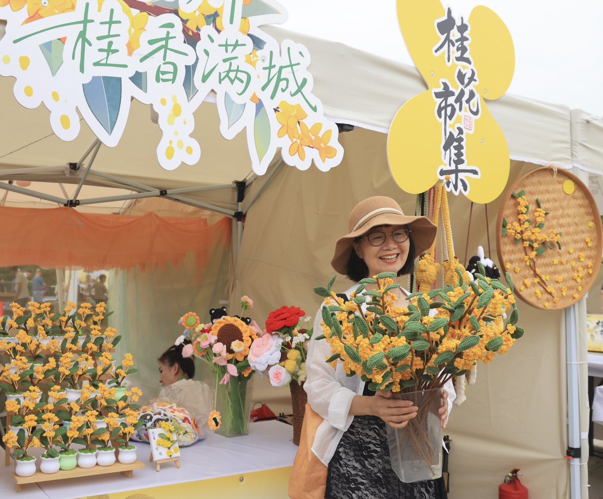 VisitSuzhou's tweet photo. 🌼 The 2026 Osmanthus Market is now open in Suzhou!
The market officially opened at Osmanthus Park on September 23 and will run through October 25, bringing 33 days of local flavors, crafts and seasonal charm to the city.
🍜 Taste delicious Suzhou local food
🧵 Browse handmade crafts
🏮 Discover beautiful lanterns
🌿 Admire miniature landscape gardens
🌼 And enjoy the gentle fragrance of osmanthus in the air
Come take a stroll, grab something delicious, and experience a little bit of Suzhou’s everyday beauty. ✨
📍 Osmanthus Park, Suzhou
📅 September 23 – October 25, 2026