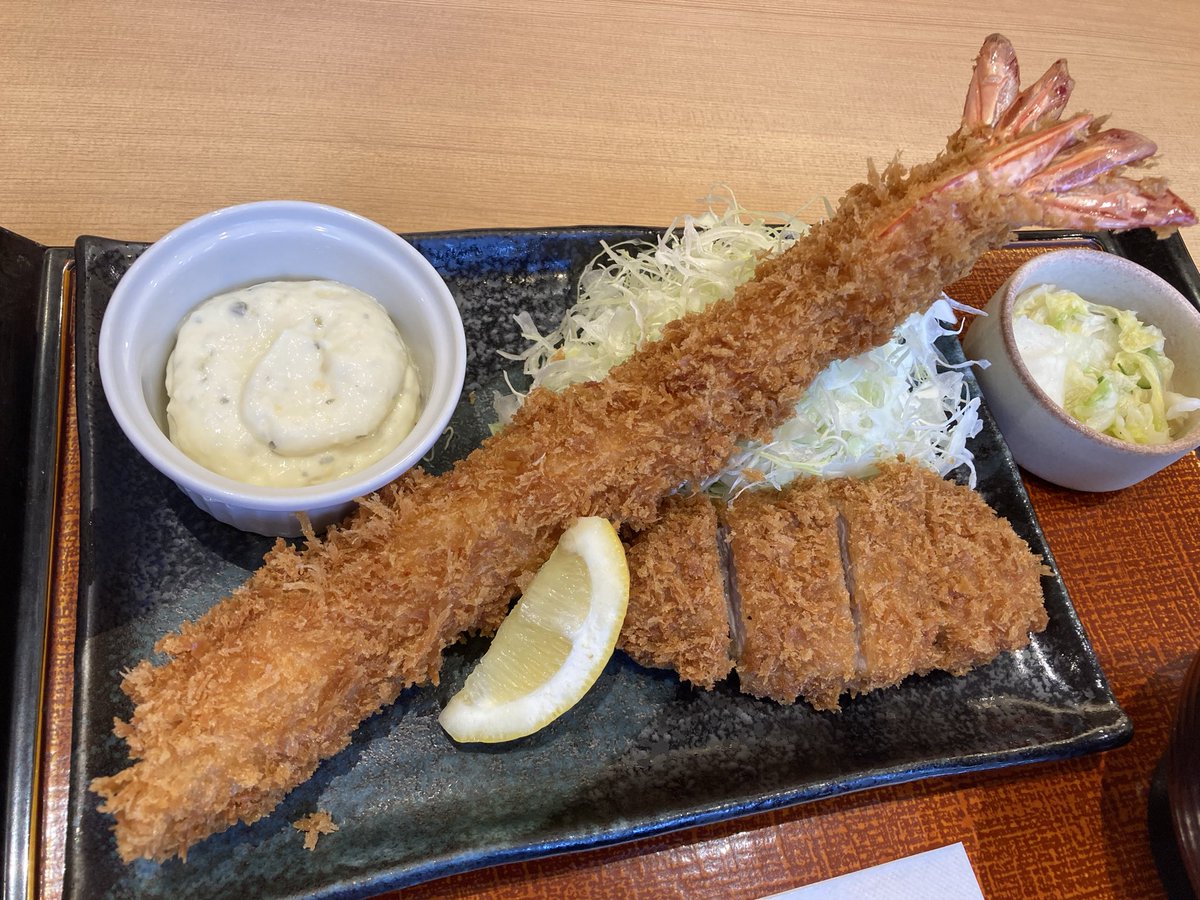 ittutti's tweet photo. 大海老フライを食うて◎ https://t.co/MJS4awmUVe