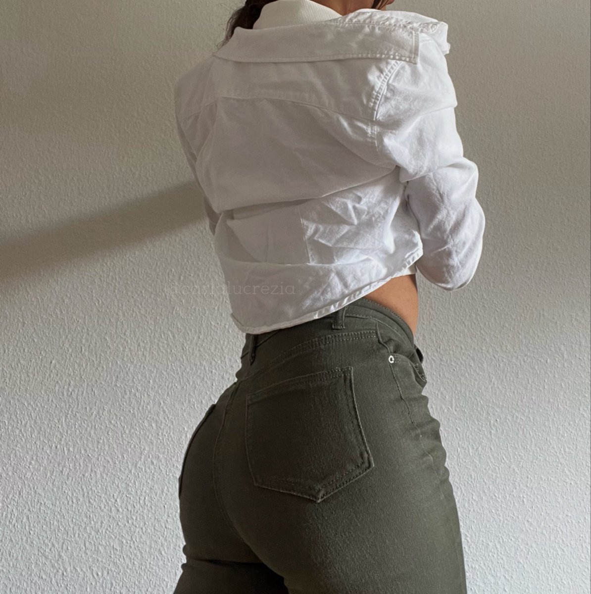 carlalucrezia's tweet photo. Guten Morgen mein Sklavenvolk ✨
Wie soll ich mich auf dein Gesicht setzten?
Links oder rechts ?😋 https://t.co/NbLSErCzcM