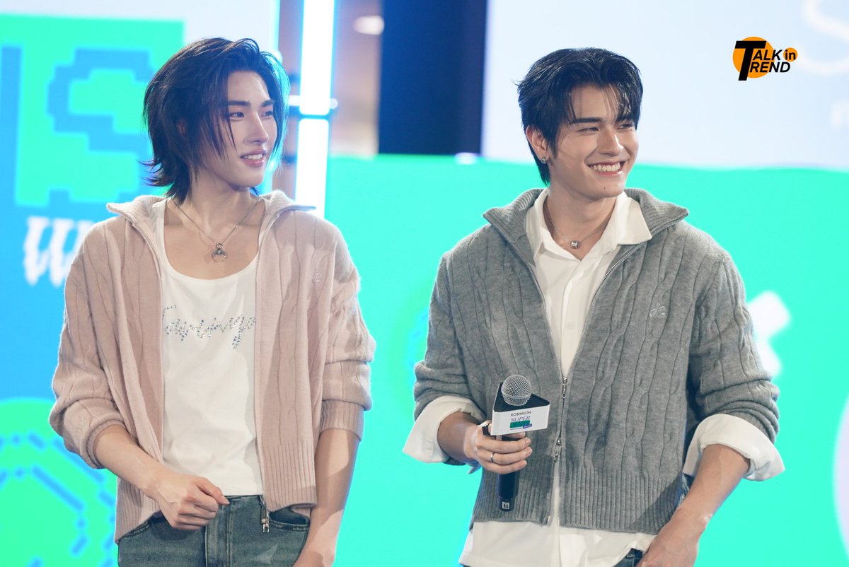 TalkinTrend's tweet photo. "ภูผา" #phuphasrp และ "เท็ดดี้" #teddyyy ในงาน ROBINSON SUPER JEANS WEEK 2026 “คลับของคนรักยีนส์” 👖✨

#RobinsonSuperJeansWeekXPhupha
#RobinsonSuperJeansWeekXTeddyyy
#RobinsonSuperJeansWeek https://t.co/qE0WBy2oYU