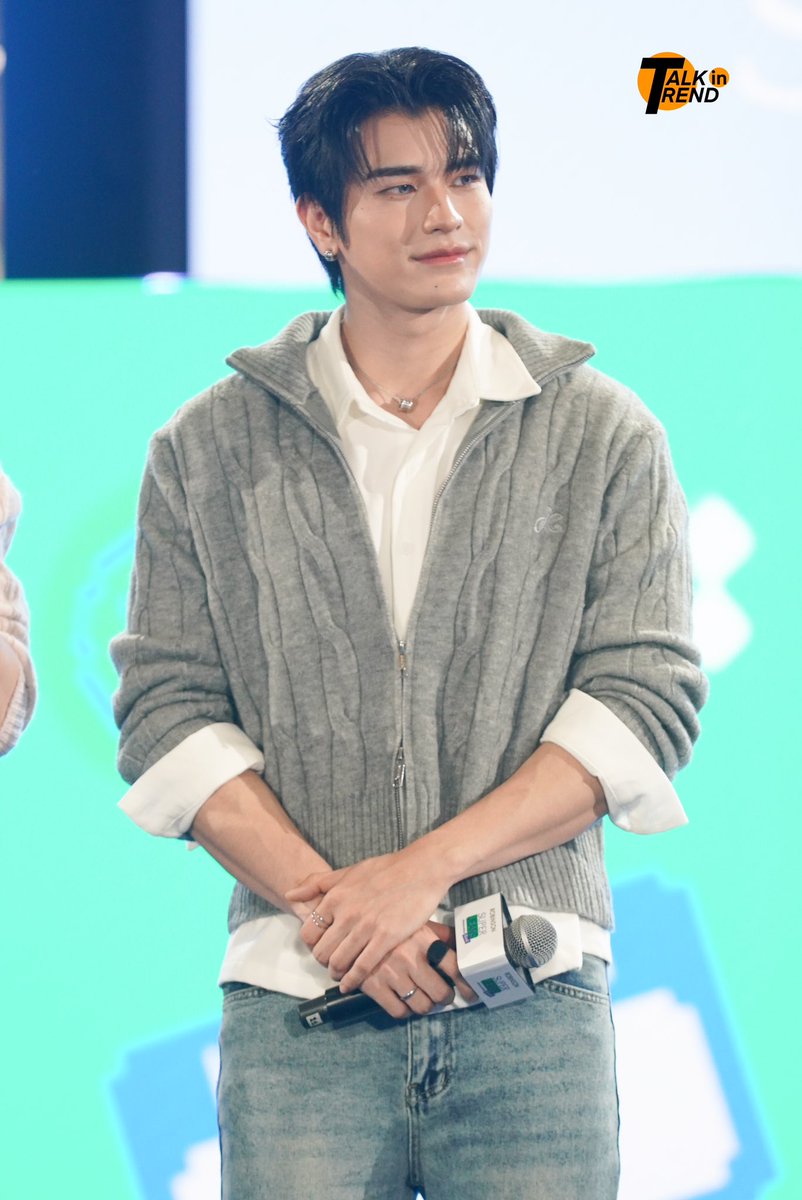 TalkinTrend's tweet photo. "ภูผา" #phuphasrp และ "เท็ดดี้" #teddyyy ในงาน ROBINSON SUPER JEANS WEEK 2026 “คลับของคนรักยีนส์” 👖✨

#RobinsonSuperJeansWeekXPhupha
#RobinsonSuperJeansWeekXTeddyyy
#RobinsonSuperJeansWeek https://t.co/qE0WBy2oYU