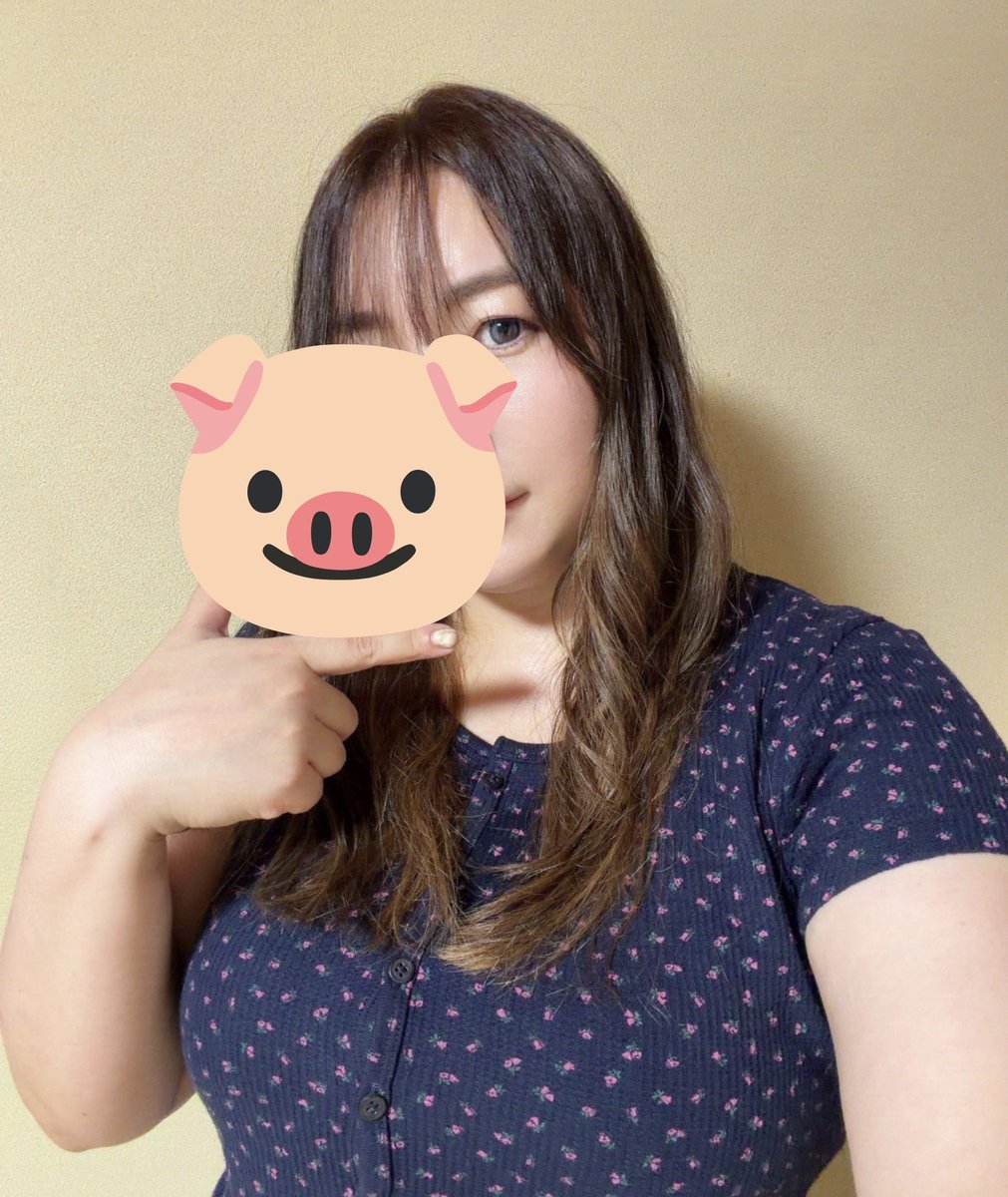 Shachirakko's tweet photo. そいややっと美容院行けたからサラサラツヤツヤになってきた〜💇しかし☔でぐちゃぁ
もう長いこと通ってる美容師さんと多分同い年だから話がずーっと続くんだけど、二人してアラフォーだからアレが〜とかでも通じるのおもしろい笑
ここの外巻きかわちぃ
そして私はむちむち🐖 https://t.co/kXFIHf2jAK