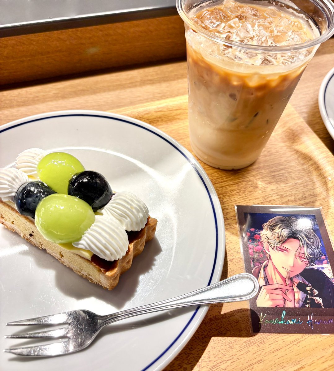 KHanaruru's tweet photo. ぶどうタルトおいしかった🍇 https://t.co/iQJx508PoV