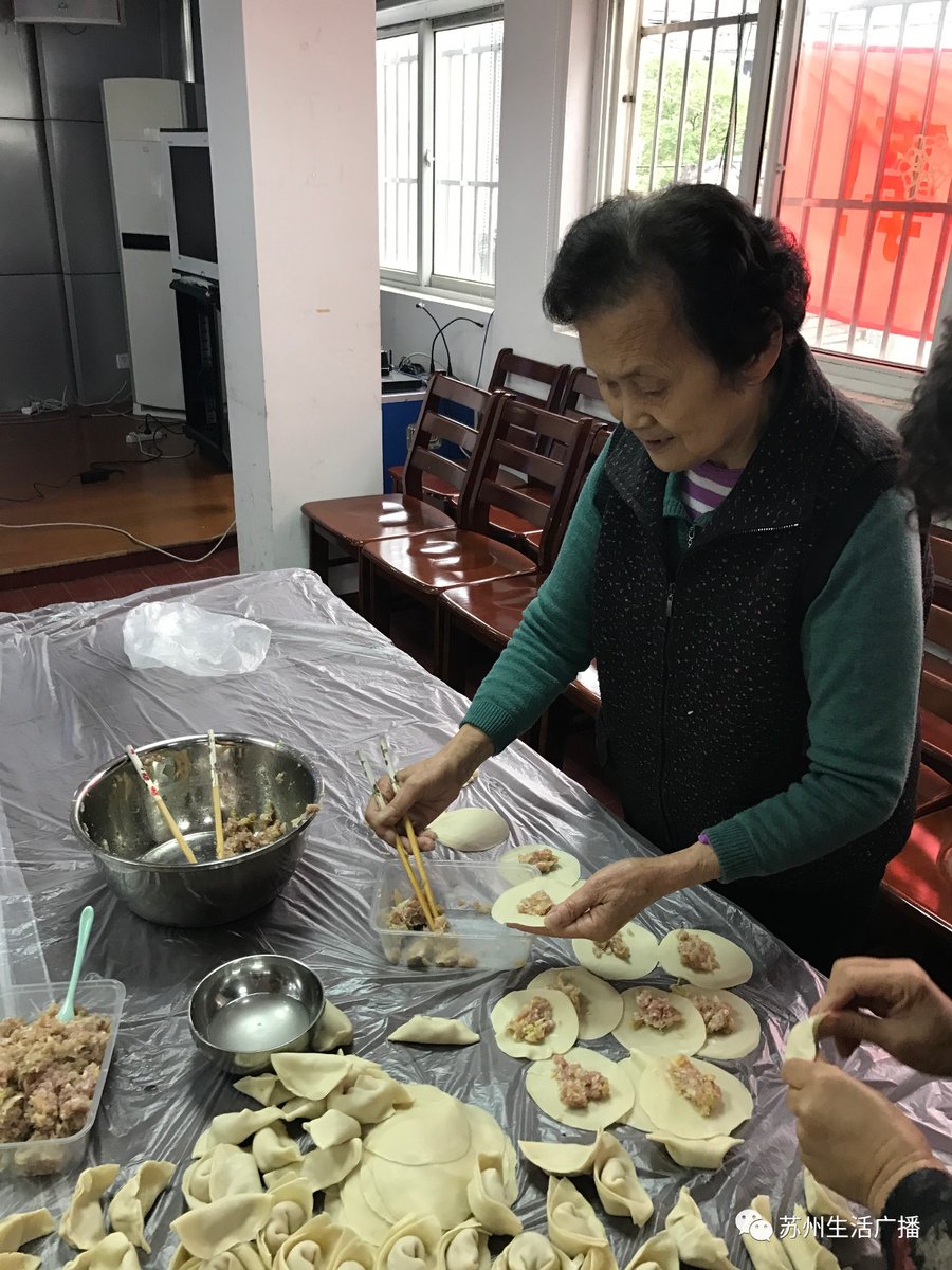 AllanPennavsu's tweet photo. Hola vecinos! Este sábado compartiré empanadas caseras en el portal a las 12h, vengan quienes quieran! https://t.co/XO8QWwxSHF
