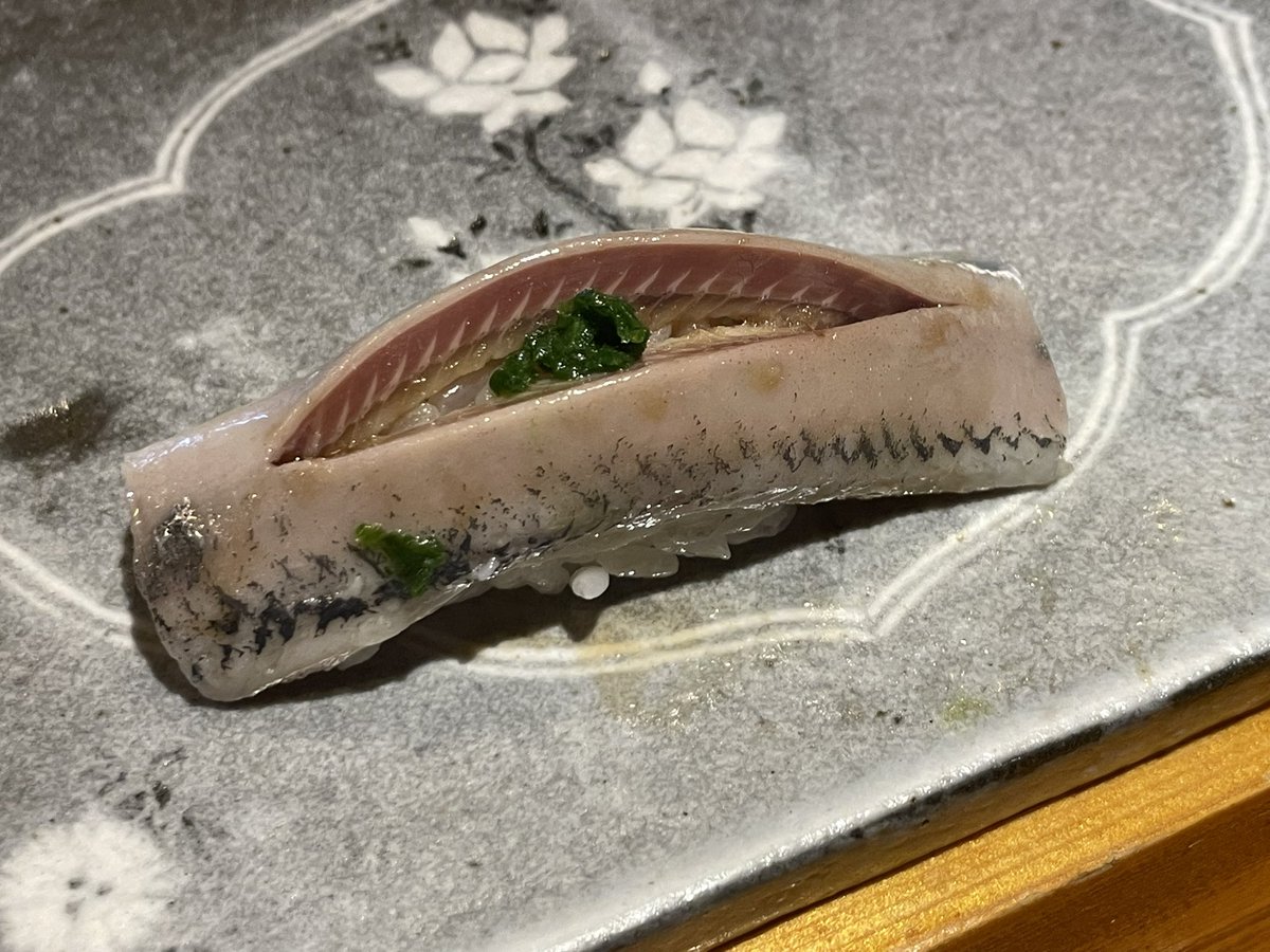NATSU______'s tweet photo. 高価で美しいお寿司 https://t.co/5HSCh3wCuX