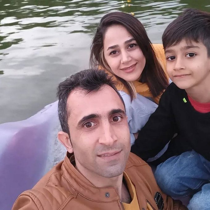 IranNewsAgency0's tweet photo. 🚨🦀
بازداشت وحشیانه مونا محمودیان، همسر جاویدنام ابراهیم مصطفی‌پور در بابل
مونا محمودیان، همسر ابراهیم مصطفی‌پور از جان‌فدایان انقلاب شیر و خورشید، صبح سه‌شنبه ۷ مهر مقابل محل کار خود در بابل بازداشت شد و تاکنون از نهاد بازداشت‌کننده، علت بازداشت و محل نگهداری او اطلاعی در دست نیست. ابراهیم مصطفی‌پور، پدر یک فرزند، شامگاه ۱۸ دی‌ماه در محدوده چهارراه شهربانی بابل هدف گلوله قرار گرفت و جان باخت.