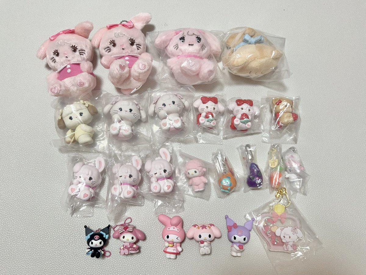 usagi_04123's tweet photo. 【交換】
めじるしアクセサリー ガチャガチャ 

【譲】 画像1.2枚目

【求】 めじるしアクセサリー
                     ↓
         マイメロ、キャミー

         ガチャガチャ 
                  ↓
         ねそべりぬいぐるみ キャミー

         定価での買取も可（ALT参考） https://t.co/gmy3WP5snU