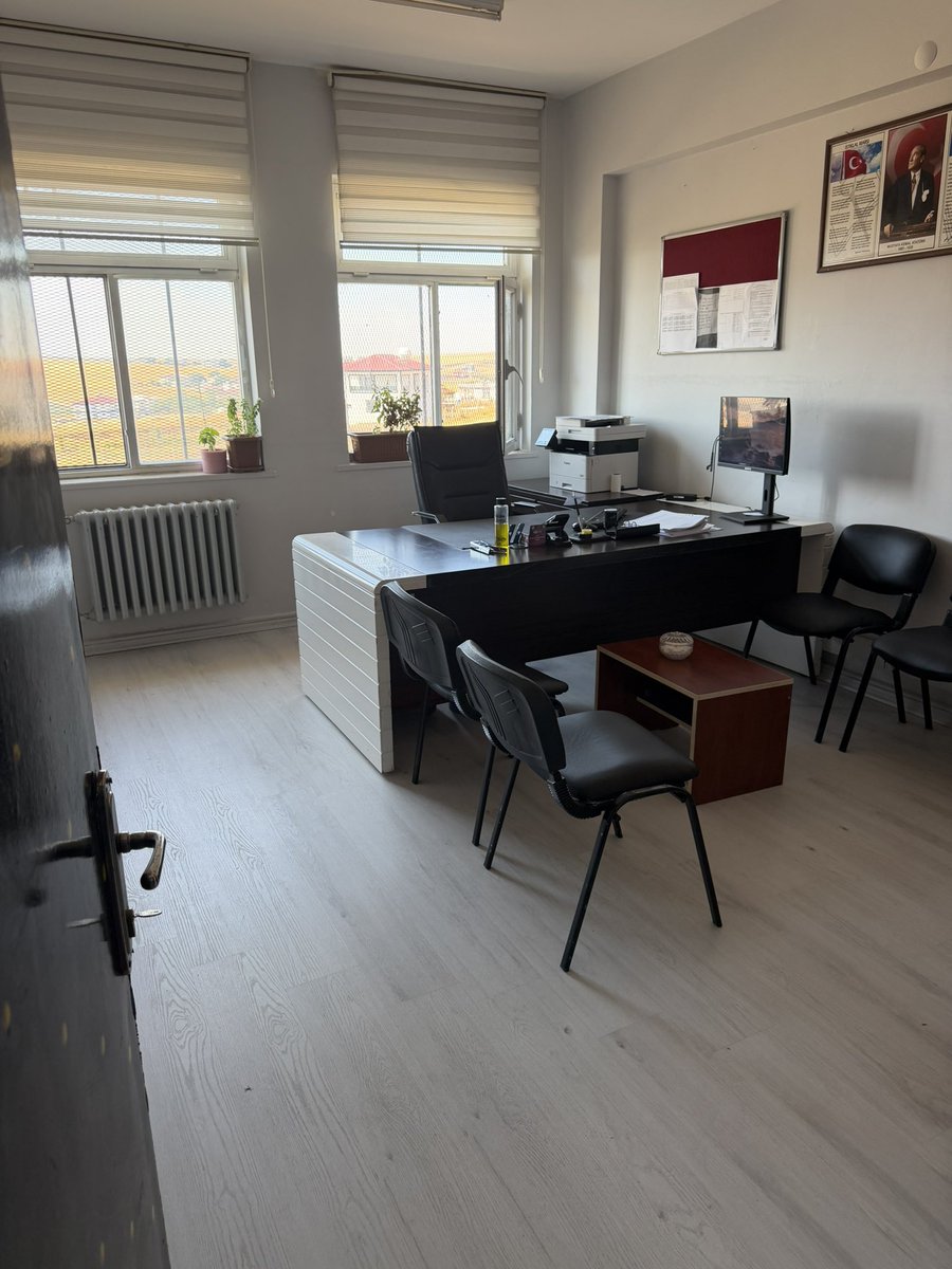 IlkSoganl's tweet photo. Okulumuzda yürüttüğümüz fiziksel altyapı çalışmalarının güzel sonuçlarını almaya devam ediyoruz. Her geçen gün daha iyi, daha güvenli ve daha nitelikli bir eğitim ortamı oluşturmak için okulumuzu geleceğe hazırlıyoruz. 🏫 @sadoglu_salih @hasanakbulut24 @ErnezDemir @Yusuf__Tekin https://t.co/X8wFnMITOQ