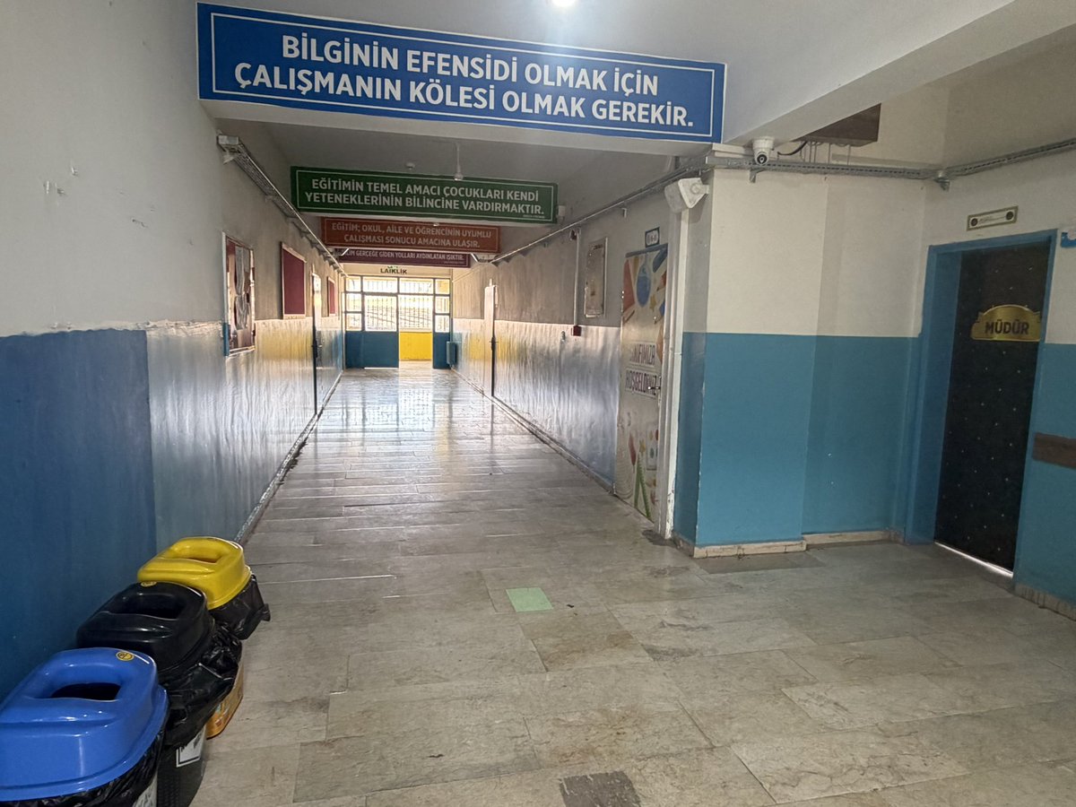IlkSoganl's tweet photo. Okulumuzda yürüttüğümüz fiziksel altyapı çalışmalarının güzel sonuçlarını almaya devam ediyoruz. Her geçen gün daha iyi, daha güvenli ve daha nitelikli bir eğitim ortamı oluşturmak için okulumuzu geleceğe hazırlıyoruz. 🏫 @sadoglu_salih @hasanakbulut24 @ErnezDemir @Yusuf__Tekin https://t.co/X8wFnMITOQ