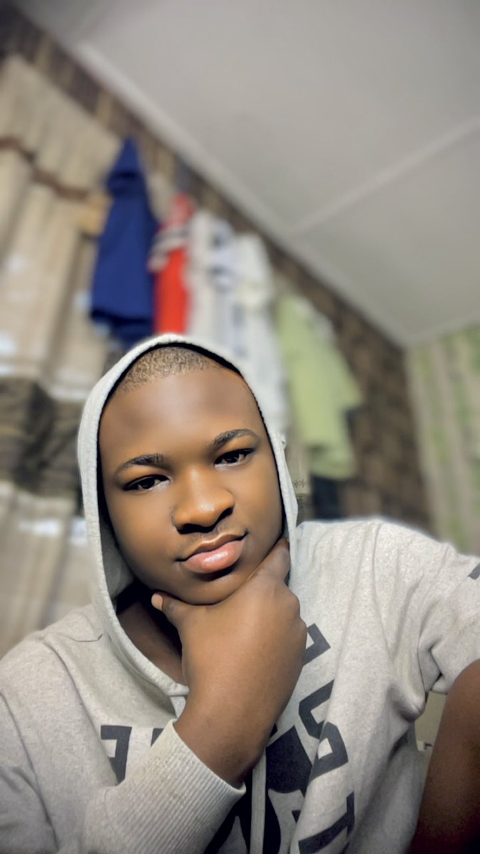 Maduabuchi011's tweet photo. I HAVE BEEN WEARING SWEATERS SINCE PAST 3DAY BECAUSE OF COLD 🥶 AND I FEEL IS WISE TO SHARE AN INFORMATION TO MY SICKLE CELL WARRIORS BECAUSE OF THE COLD SEASON 🥶🥶🥶

Pain crisis
Severe body/joint pain
Poor blood circulation
Numbness or tingling
Cold hands and feet
Increased f https://t.co/SyLKyLKbog