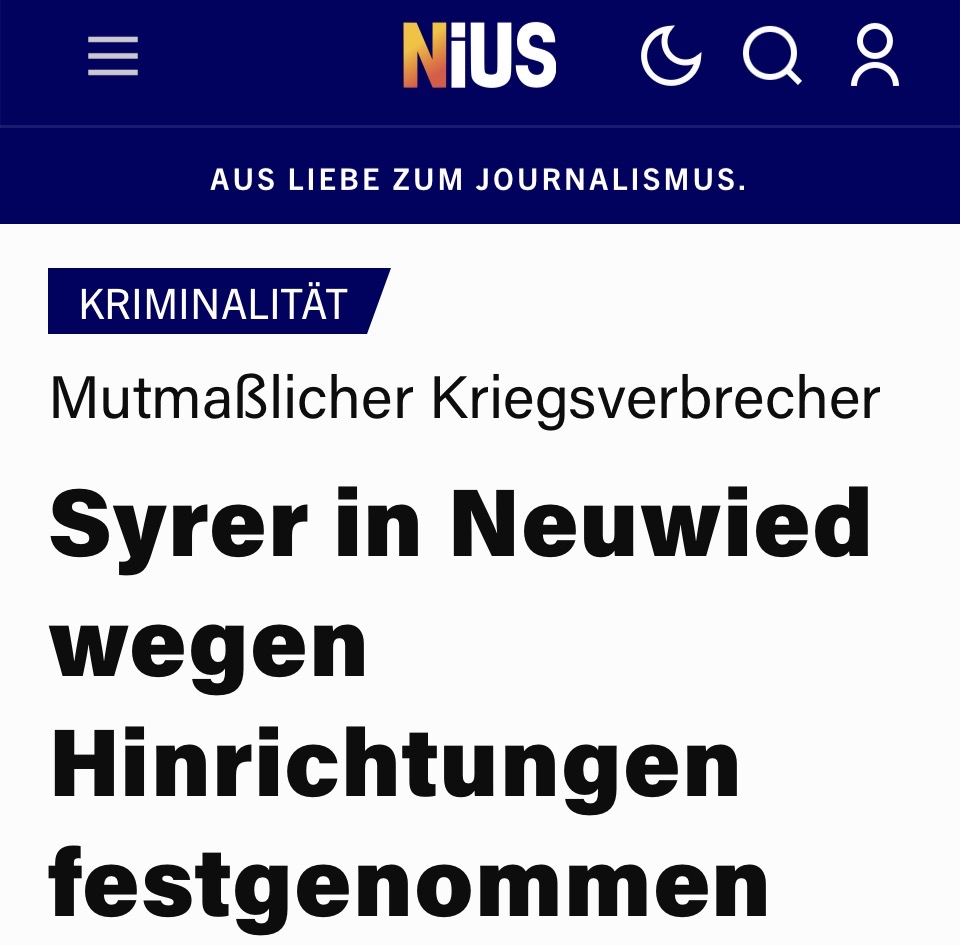 PetrBystronAfD's tweet photo. Was für Leute haben wir uns da bloß nach Europa geholt?

In Neuwied wurde ein Syrer festgenommen, dem Kriegsverbrechen vorgeworfen werden: 2015 soll er drei mutmaßliche Angehörige des Assad-Regimes zu Geständnissen gezwungen und anschließend durch Kopfschüsse hingerichtet haben.

Der Fall zeigt erneut, wie wichtig konsequente Kontrollen an Europas Außengrenzen sind. Europa braucht eine ernsthafte Debatte über Remigration und den Schutz seiner Grenzen – über eine „Festung Europa“.