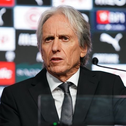 TMfutbal's tweet photo. 🚨❌️ 𝗠𝗜𝗦𝗜𝗡𝗙𝗢𝗥𝗠𝗔𝗧𝗜𝗢𝗡: Reports suggesting that Cristiano Ronaldo "refused" to train with the team and had an argument with Jorge Jesus are pure rubbish and misleading. 🇵🇹🗞

Cristiano Ronaldo wanted to have a solo training session at the gym yesterday and unfortunately, the necessary equipment was not available at the training ground gym which meant Cristiano had to train in the hotel gym. 

His relationship with Jorge Jesus has also not been affected as recent reports suggest.