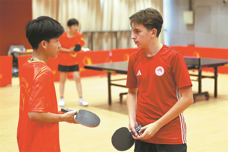 BeyondCHN's tweet photo. 🏓From Saudi Arabia to Greece and Belarus, young table tennis players are rallying in Qingdao, training with #Olympic champion Chen Meng and building friendships along the way. #TableTennis #BeyondChina https://t.co/DQzVX6PRLe