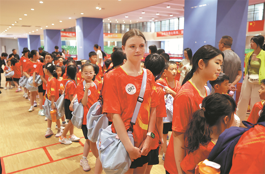 BeyondCHN's tweet photo. 🏓From Saudi Arabia to Greece and Belarus, young table tennis players are rallying in Qingdao, training with #Olympic champion Chen Meng and building friendships along the way. #TableTennis #BeyondChina https://t.co/DQzVX6PRLe