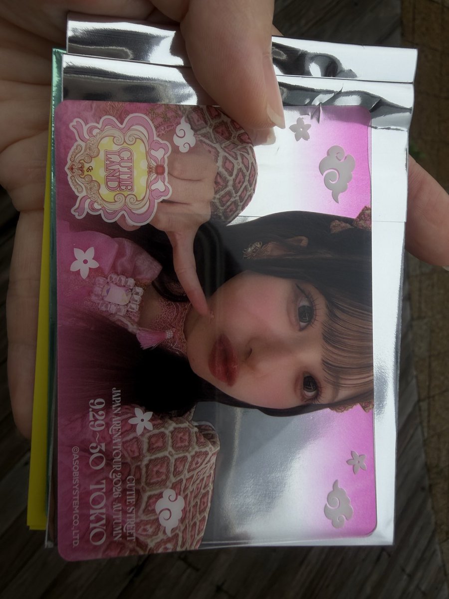 hoku___66's tweet photo. @paru_nakamura 検索より失礼します。
画像の桜庭を所持しているのですが、川本との交換可能でしょうか？
開演前は厳しいと思うので、終演後等でご都合がつけばと思います。
ご検討よろしくお願いいたします🙇‍♀️ https://t.co/Gmv7HIUICG