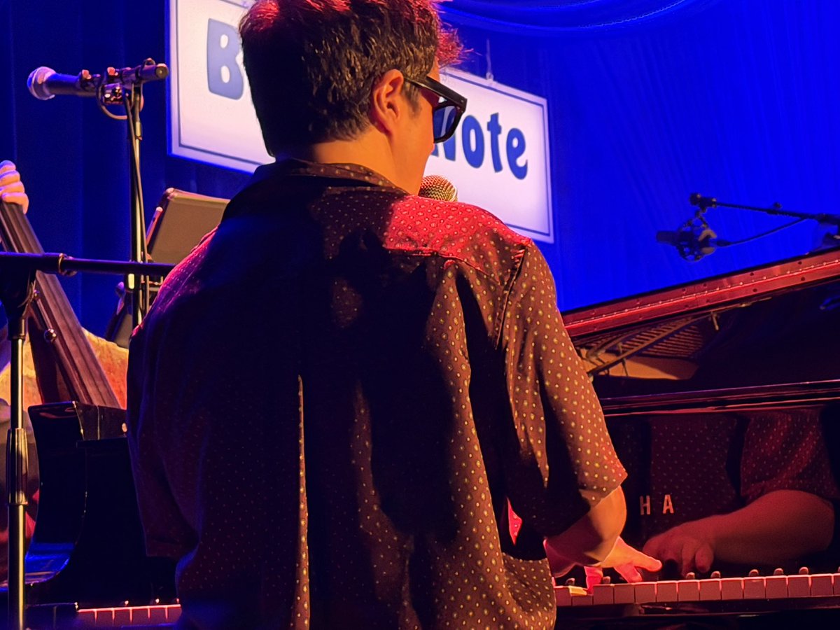 aojwFL_BFC's tweet photo. Amazing night with @WoottonKaren attending #BlueNoteLondon in its opening week to see @jamiecullum in incredible form with his scintillating band . Fantastic atmosphere & lively crowd as he ran through songs from his new record peppered with old favourites & classics ! https://t.co/5cIQy5WkDR