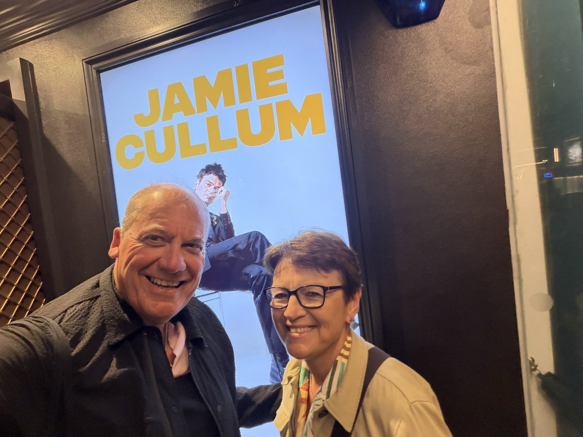 aojwFL_BFC's tweet photo. Amazing night with @WoottonKaren attending #BlueNoteLondon in its opening week to see @jamiecullum in incredible form with his scintillating band . Fantastic atmosphere & lively crowd as he ran through songs from his new record peppered with old favourites & classics ! https://t.co/5cIQy5WkDR