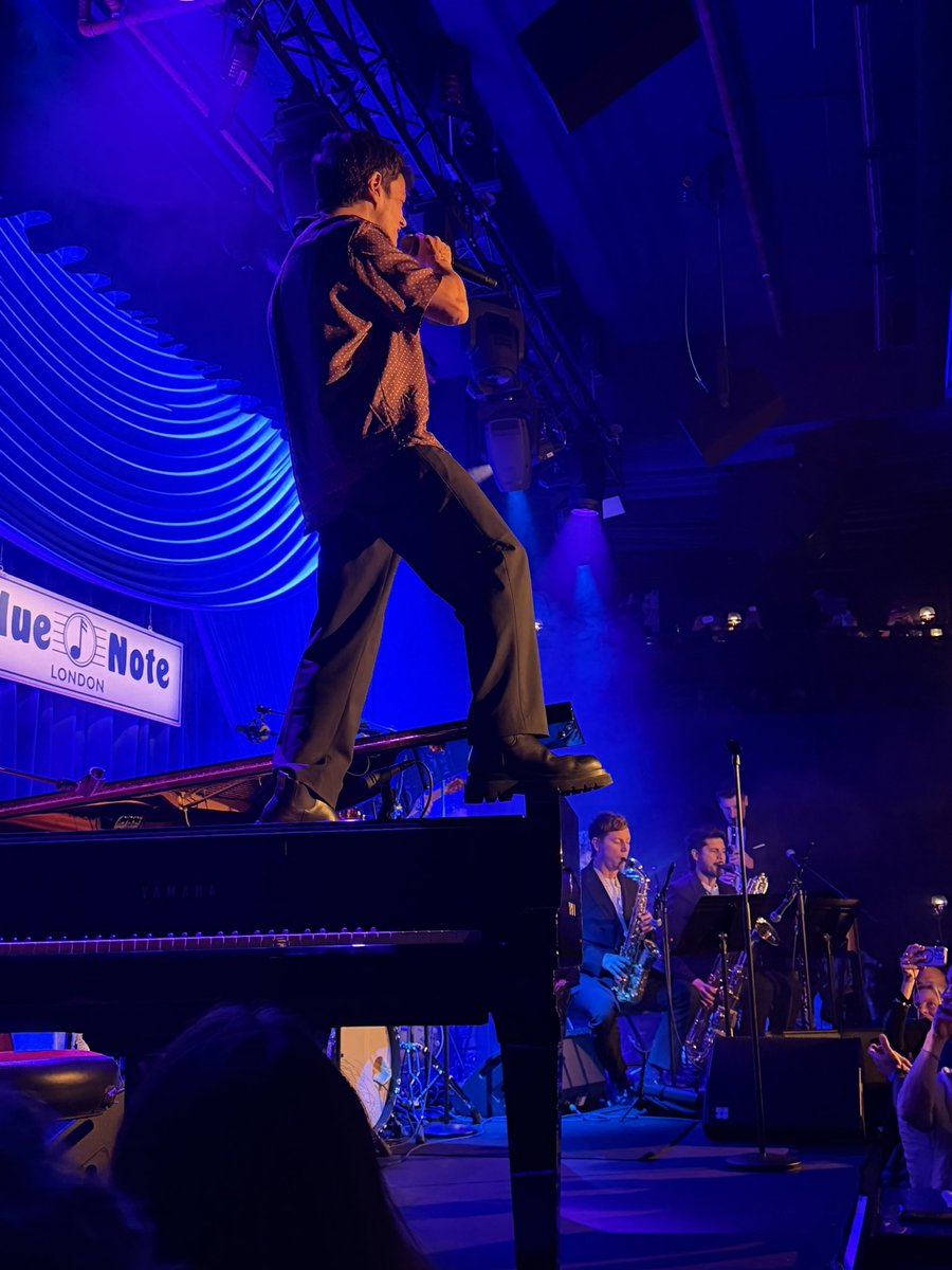 aojwFL_BFC's tweet photo. Amazing night with @WoottonKaren attending #BlueNoteLondon in its opening week to see @jamiecullum in incredible form with his scintillating band . Fantastic atmosphere & lively crowd as he ran through songs from his new record peppered with old favourites & classics ! https://t.co/5cIQy5WkDR