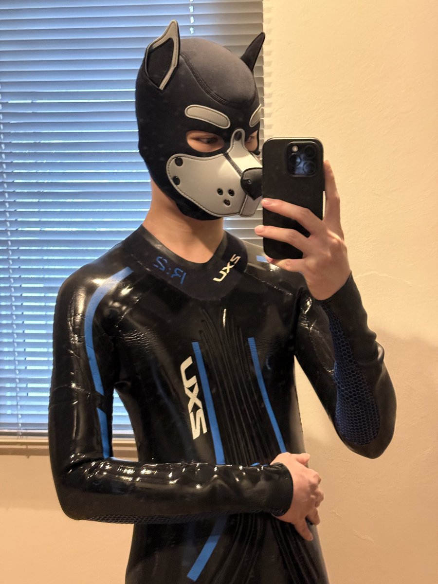 Pup_Ne0's tweet photo. For this week’s #wetsuitwednesday we haveee… SHINY NEO 🐶✨ 

This was too much work and I will not be doing it again 😭 Shiny neoprene looks so good though https://t.co/VZuYmyWcpa