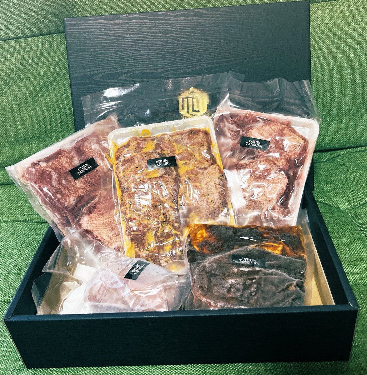 AkahoshiSuika's tweet photo. VPL優勝商品で一心たん助さんからチャンピオンセットいただきました🏅✨
食べるの楽しみー！！！
ありがとうございます！！
#VPL
#一心たん助 https://t.co/G1rUYWm8xn