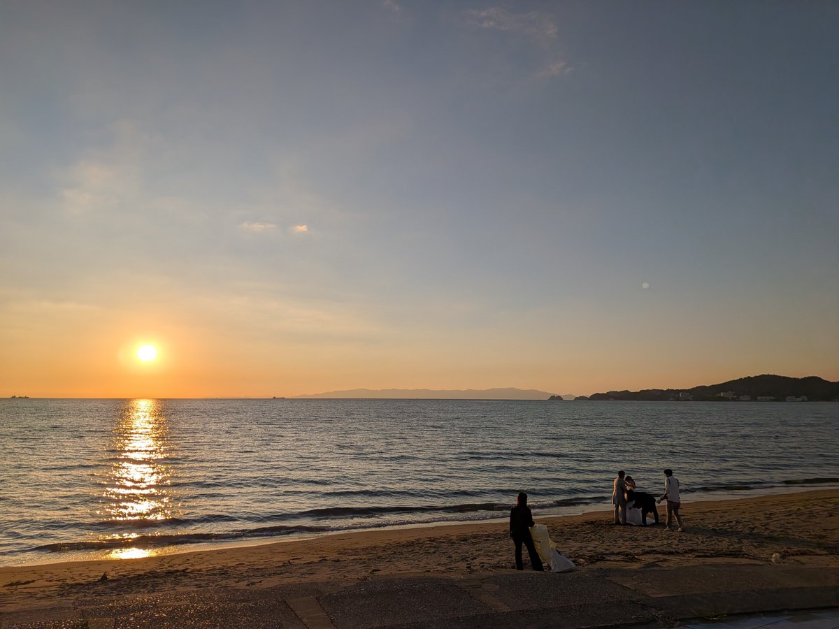 yset0's tweet photo. 9月最後の浜の宮ビーチ海水浴場の夕陽。 https://t.co/YUcF0BiZ4U