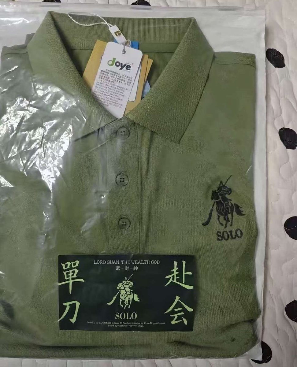 zdf5215's tweet photo. 前几天跟老婆说别人都穿polo衫我都没���，今天老婆就给我买回来了。挺合身的穿上也帅���。 https://t.co/OCvvkimqDe