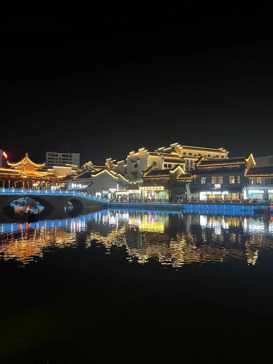 7954quix528's tweet photo. [The brilliant lights of Huangtun flicker softly, with every scene like a delicate poem.]， https://t.co/yQZ1Q8X9qN