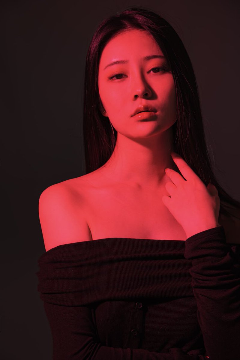 ProudMumaUK's tweet photo. #女性魅力 #高级诱惑 #御姐氛围感 #人间风情 

好看的皮囊只是第一眼，真正的诱惑，是独属于她的气质。安静时清冷，浅笑时滚烫，远近都有魅力。

  喜欢足球的宝宝们可以点击https://t.co/gkIheoMGEG链接下载注册啦，平台稳定，玩法多种多样，上车快，下分稳！！ https://t.co/qBKUsAdpep