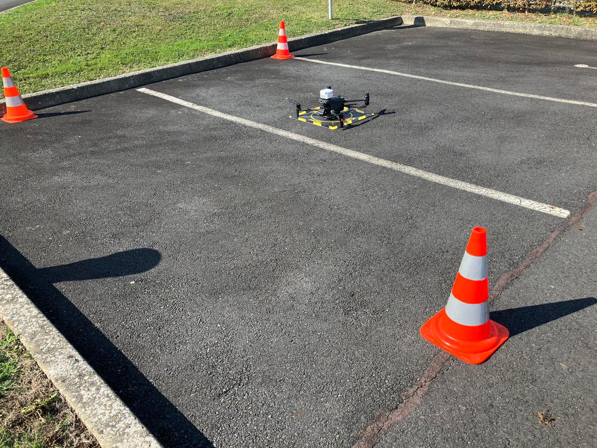 SDIS50's tweet photo. 1/3 Avec le soutien du #FondsVert, le #SDIS50 s'équipe d'un module de détection #NRBC embarqué sur drone. L'objectif est d'analyser la toxicité des fumées lors des feux d’espaces naturels et d'incidents technologiques. Il mesure en temps réel les particules fines et plusieurs gaz https://t.co/hARPpJcJwN