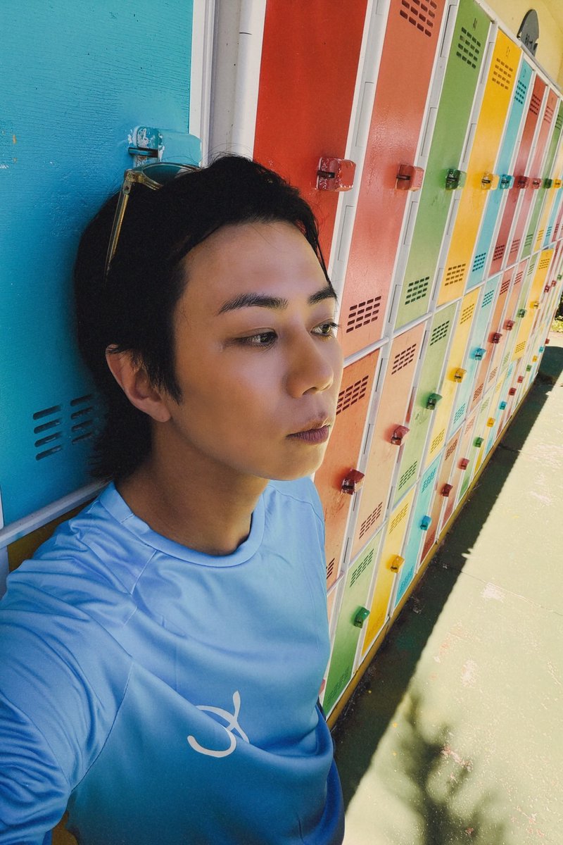 tx_guamproject's tweet photo. ˗ˏˋ✈️memories☁️ˎˊ˗

夏目晴真役 / #北山宏光 さんから
カラフルなセルフィー📸🌺

夕焼けの海の中で撮影するスタッフも
ご本人撮影のお写真☀️
北山さん演じる夏目はこの夕焼けの中
どんな秘密と葛藤するのか…

#私があなたといる理由2
10/7(水)深夜25:15スタートです🏖
✅TVerのお気に入り登録も https://t.co/ZfkLj4Xjpb