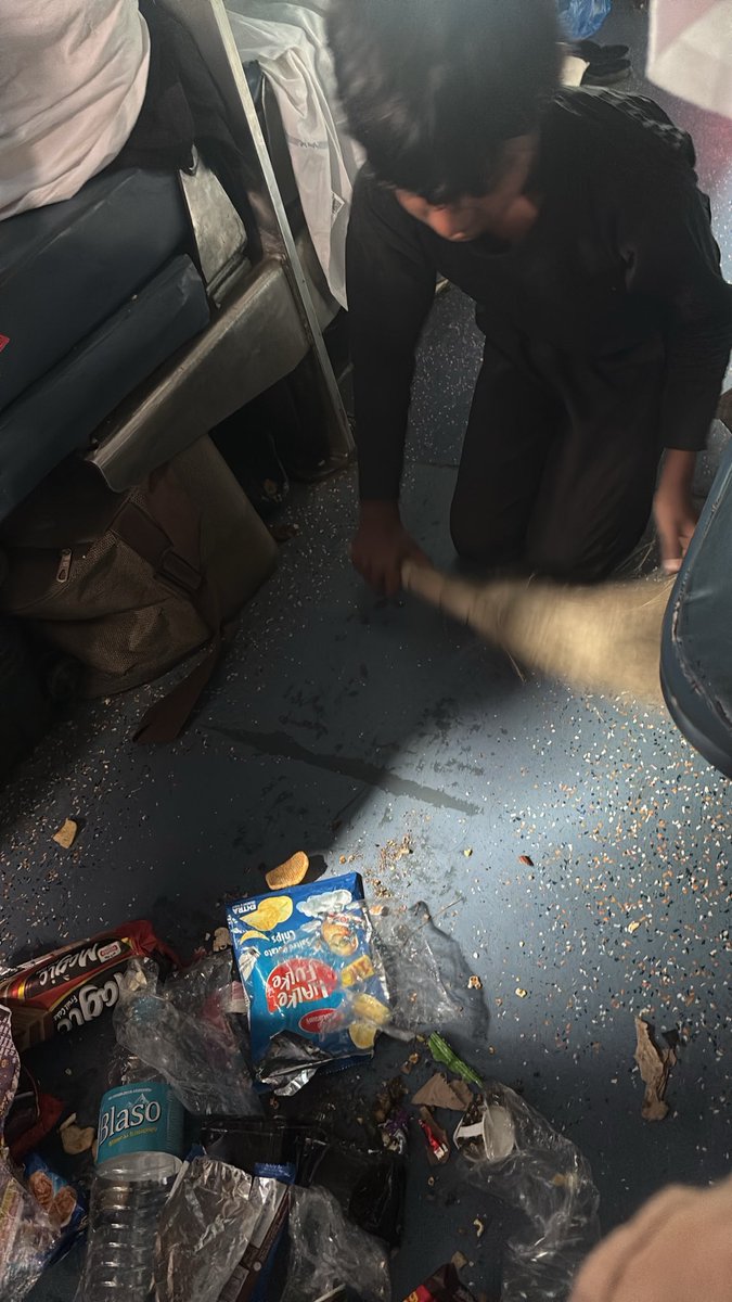 AlokDixitMe's tweet photo. @RailMinIndia @RailwaySeva @EduMinOfIndia See the plight of Small Children 6-14 yrs Right to education. How it is preserved in IR. Train 15066- Coach B5/ VGLJ Jhansi Date- 30-09-2026 https://t.co/ZVodfvJ5S0