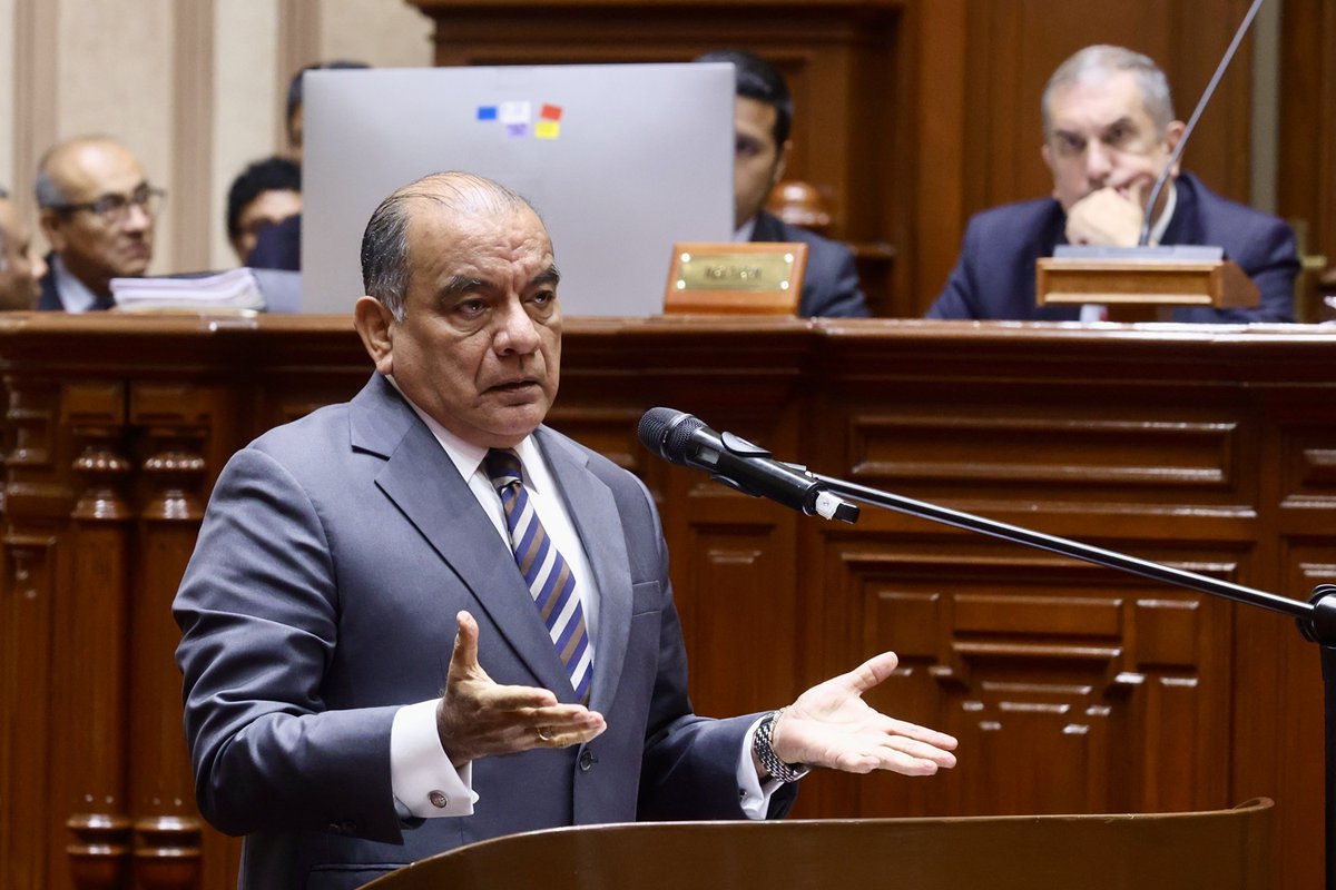 prensaperupe's tweet photo. 🇵🇪Cámara de Diputados debate el jueves la censura al ministro del Interior y la interpelación al titular de Educación. La prueba de fuego del control político llega a seguridad y educación.  
https://t.co/25cCibHevX https://t.co/JLKwtQZeVq