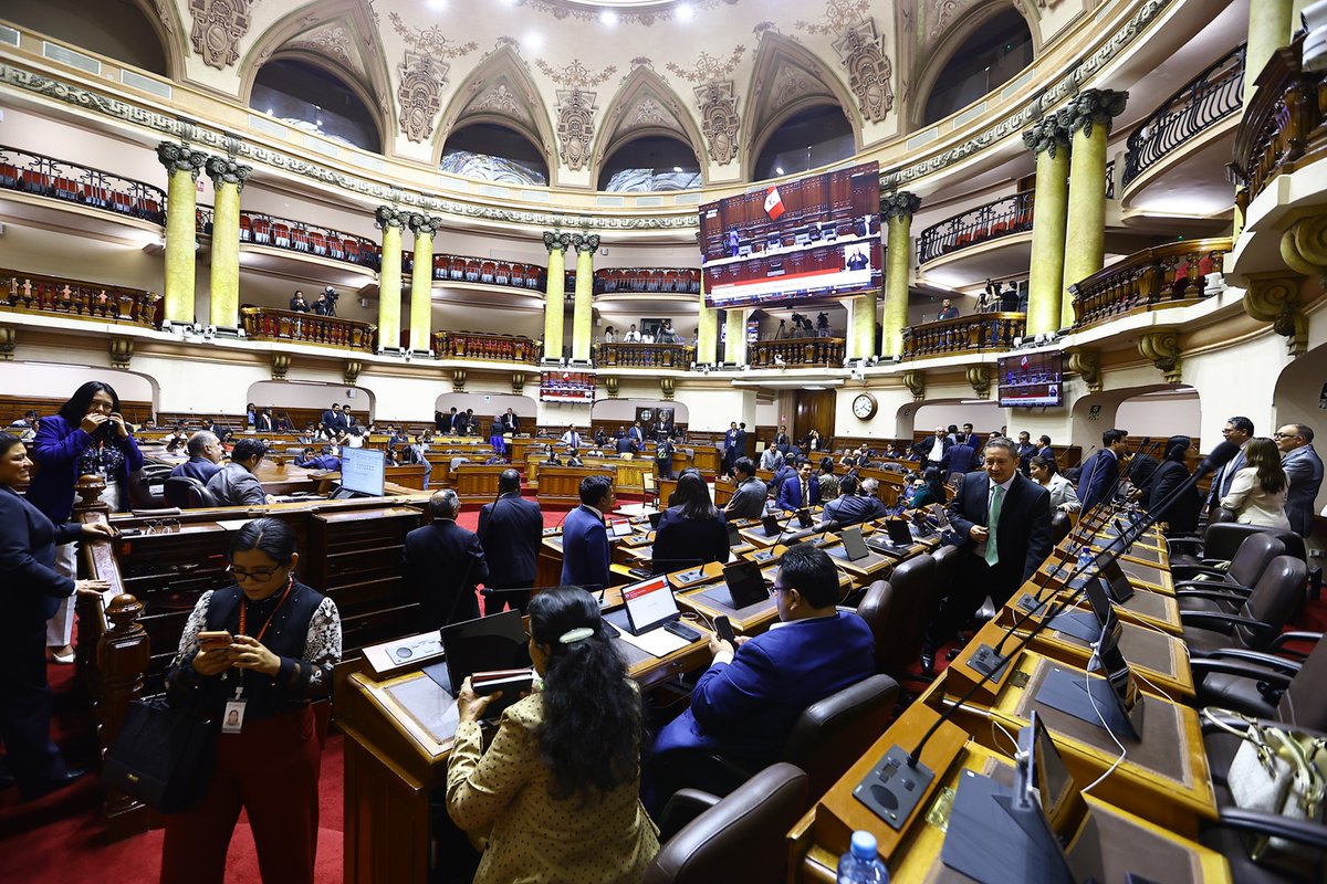 prensaperupe's tweet photo. 🇵🇪Cámara de Diputados debate el jueves la censura al ministro del Interior y la interpelación al titular de Educación. La prueba de fuego del control político llega a seguridad y educación.  
https://t.co/25cCibHevX https://t.co/JLKwtQZeVq