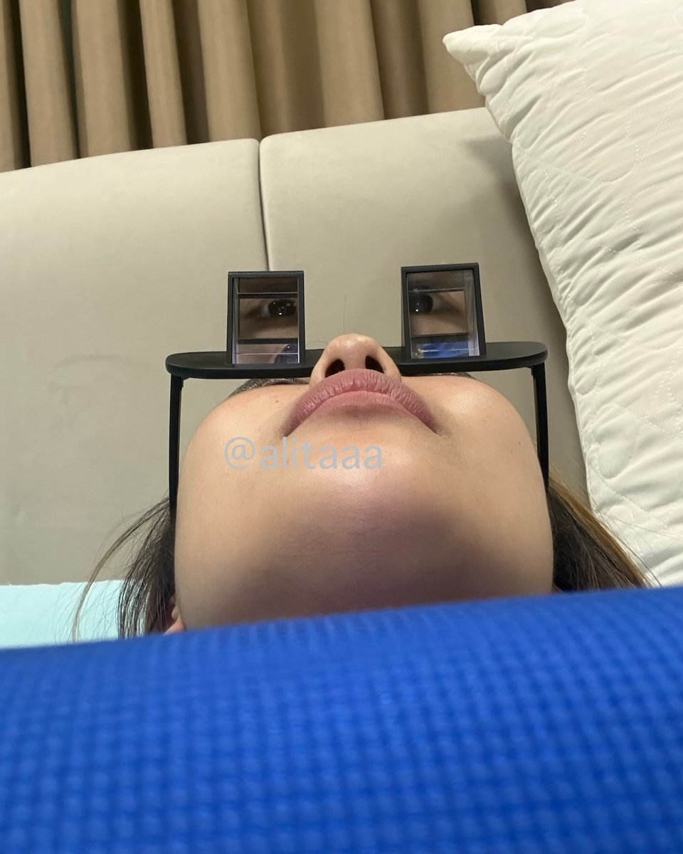 kwang3210u's tweet photo. คนขี้เกียจ อยู่ที่ไหนก็สบาย🤣
ไม่ปวดคอ แต่ปวดตา