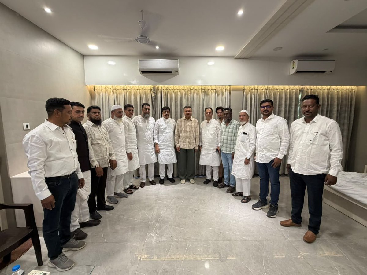 shaik_hussam's tweet photo. AIMIM Floor Leader @akbarowaisii along with AIMIM Malakpet MLA @balala_ahmed &amp; @SyedMoin9890 &amp; @FerozLala14 at  Nanded Maharashtra. https://t.co/9dG3ExXIHl