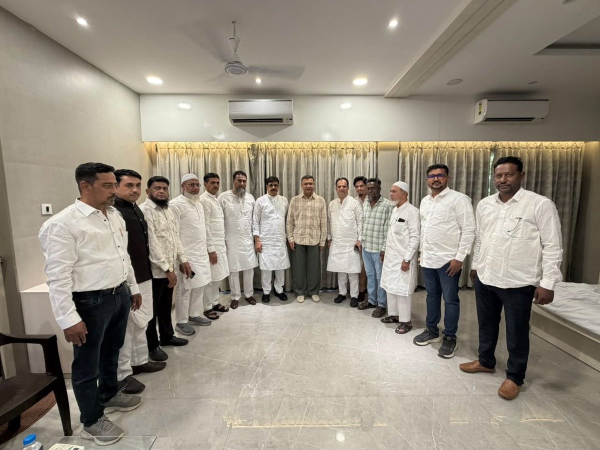 shaik_hussam's tweet photo. AIMIM Floor Leader @akbarowaisii along with AIMIM Malakpet MLA @balala_ahmed &amp; @SyedMoin9890 &amp; @FerozLala14 at  Nanded Maharashtra. https://t.co/9dG3ExXIHl