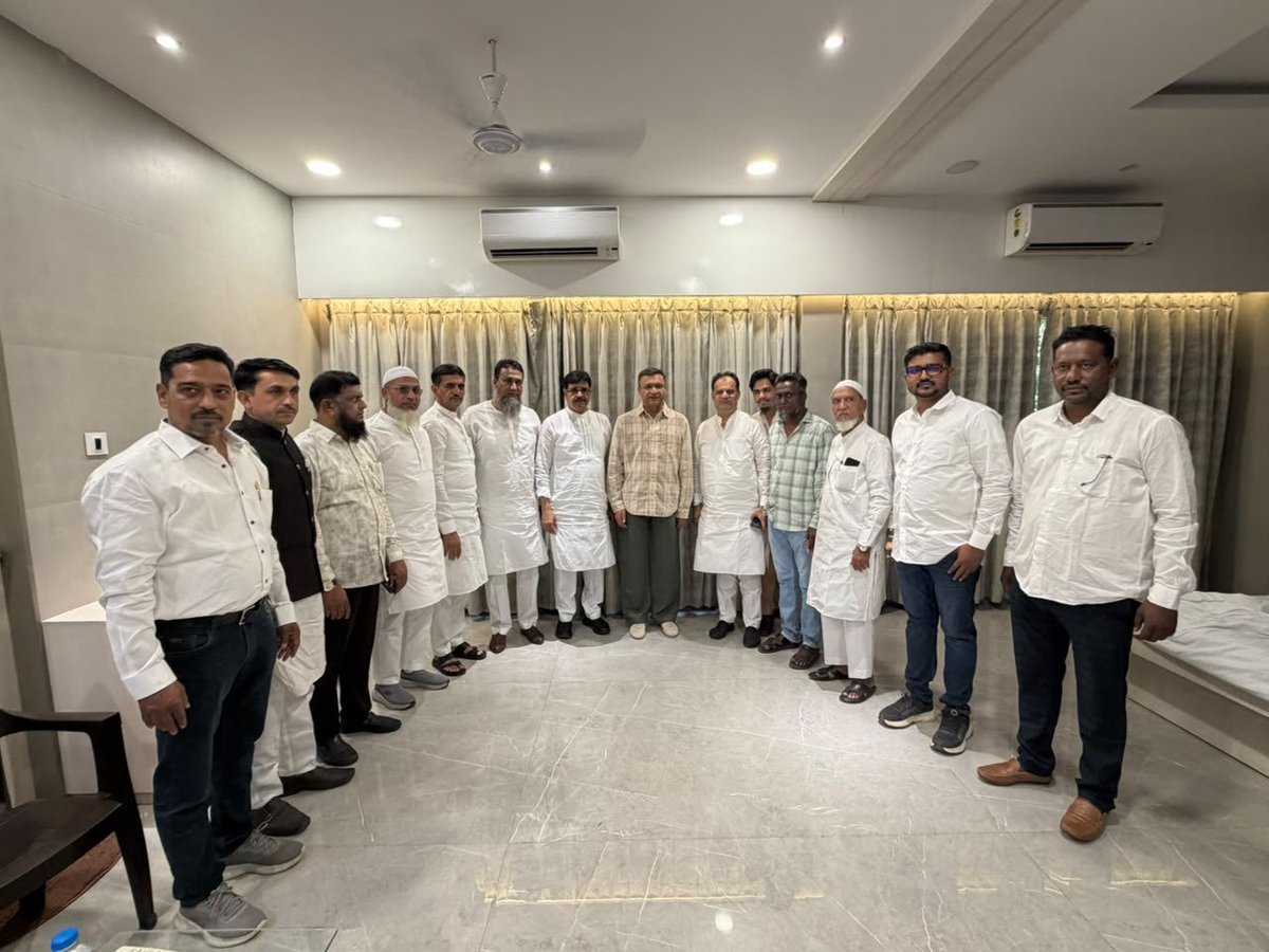 shaik_hussam's tweet photo. AIMIM Floor Leader @akbarowaisii along with AIMIM Malakpet MLA @balala_ahmed &amp; @SyedMoin9890 &amp; @FerozLala14 at  Nanded Maharashtra. https://t.co/9dG3ExXIHl