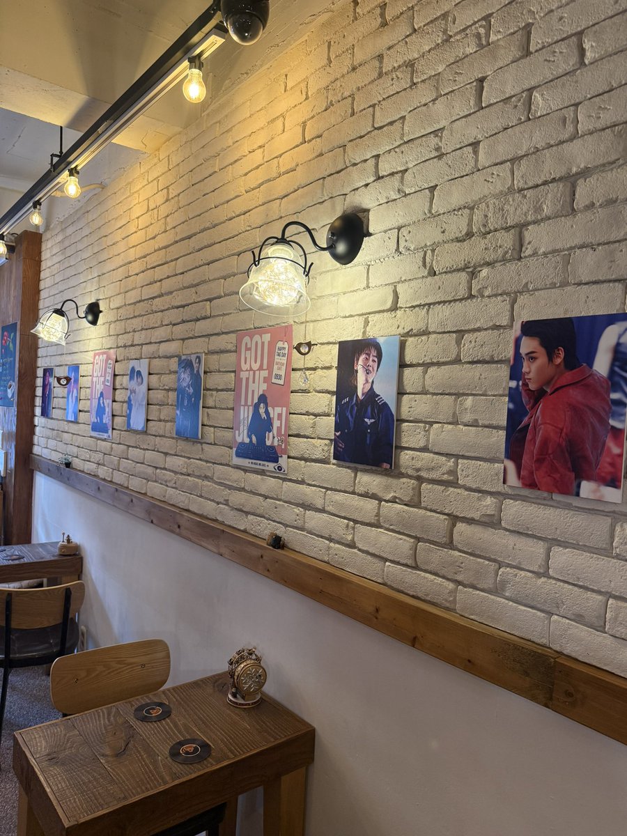 ukiukidkdk25's tweet photo. カフェ全体がめちゃめちゃおしゃれな空間✨😻🎶特典も全部が超かわいい😆⭐️
暖かく迎え入れてくださりありがとうございます😭💖
#GOT_THE_JUICE
#ONEPACT #TAG #태그 #염태균 https://t.co/id1Jt8CFQv