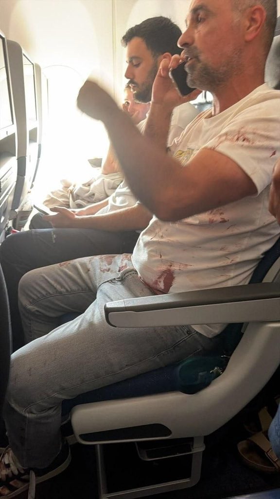 DD_Geopolitics's tweet photo. UPDATE: The situation aboard Flydubai FZ1073 was apparently even more violent than initially reported.

Reuters confirms that the two pilots physically fought, while a passenger described hearing screams and witnessing a violent struggle involving a knife.

“We heard screams, the plane suddenly started to descend rapidly, and there was blood in the cockpit.” One of the pilots was stabbed during a fight in the cockpit.

A passenger on a Flydubai flight that made an emergency landing in Saudi Arabia told Channel 12 about what happened on board.

We heard screams. Then the door to the cockpit opened, and we saw blood. Someone stabbed the pilot with a folding knife.”

Another passenger, who identified herself as Noam, told the television station by phone: “There were screams on board – the passengers started shouting because they understood what was happening. As far as we understand, one of the pilots was stabbed and seriously injured, after which they lost control of the plane. It started to descend very quickly. It was very scary.”