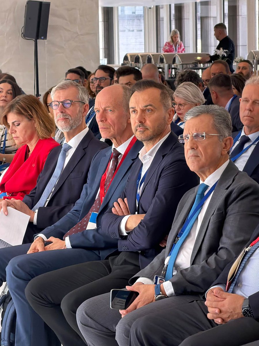 MusoiuStefan's tweet photo. ✅Three countries, three seas, one strategic corridor for #Europe.
🤝I took part in the "High-Level Friends of South-East Europe" meeting, dedicated to strengthening connectivity between #Romania, #Bulgaria and #Greece and accelerating cross-border #infrastructure projects. https://t.co/4E0EVPyLuC