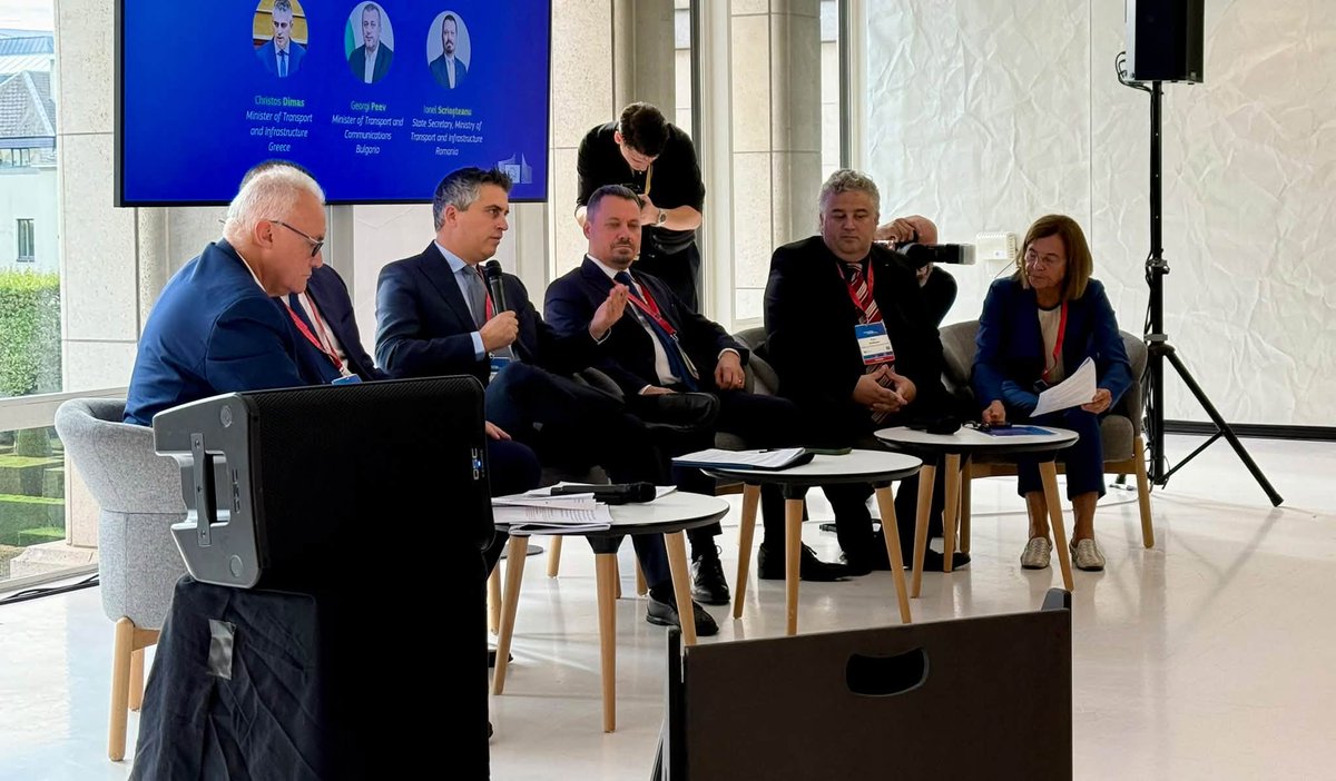 MusoiuStefan's tweet photo. ✅Three countries, three seas, one strategic corridor for #Europe.
🤝I took part in the "High-Level Friends of South-East Europe" meeting, dedicated to strengthening connectivity between #Romania, #Bulgaria and #Greece and accelerating cross-border #infrastructure projects. https://t.co/4E0EVPyLuC