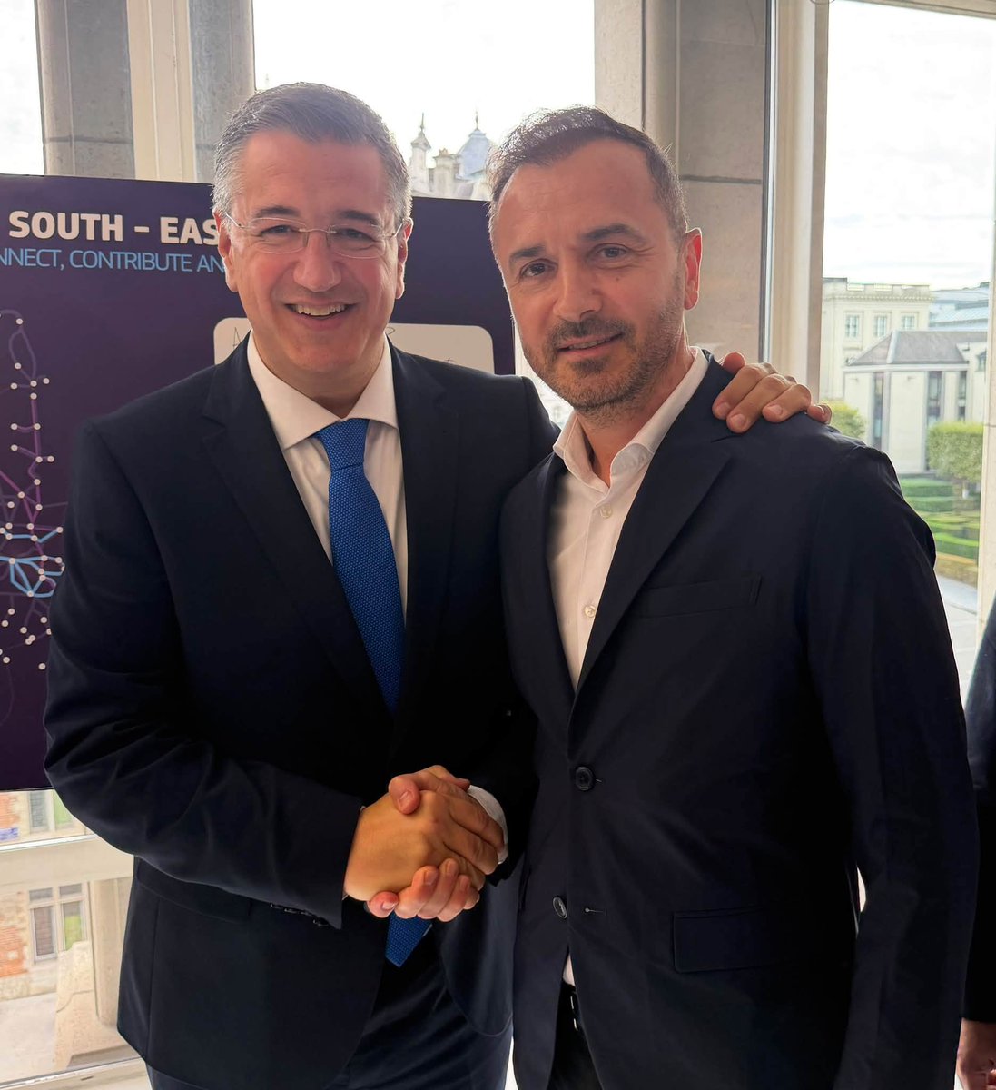MusoiuStefan's tweet photo. ✅Three countries, three seas, one strategic corridor for #Europe.
🤝I took part in the "High-Level Friends of South-East Europe" meeting, dedicated to strengthening connectivity between #Romania, #Bulgaria and #Greece and accelerating cross-border #infrastructure projects. https://t.co/4E0EVPyLuC