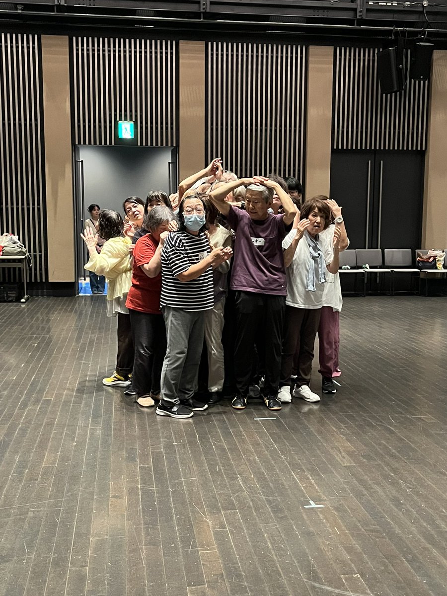selenographica's tweet photo. 何かが満開に咲いたようなこの２日間。「シニア生きがいプログラム」@キタゲキ、来月がもう待ち遠しい。ご参加の皆さんが素直に預けてくださることに助けられ、もっと遠くに旅立てる感覚。皆さん本当にお疲れ様でした！ https://t.co/PofaR4E7Zq