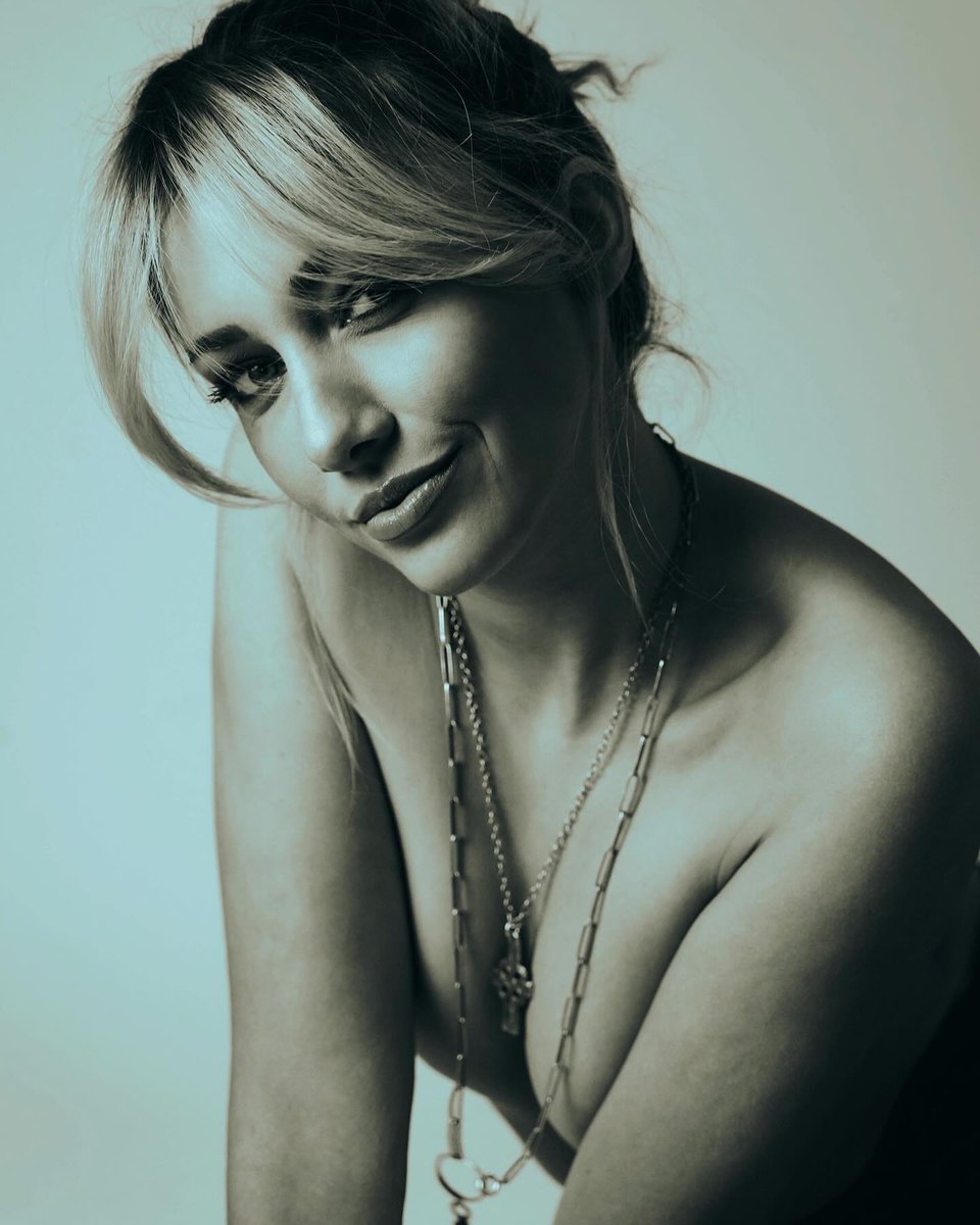daddygooner82's tweet photo. Ce shooting photo de Delphine Wespiser , un grand moment !    🤤🥵 https://t.co/bwABN950lR