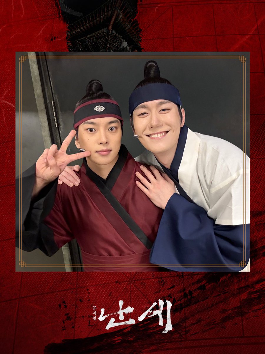 kontentz's tweet photo. [#난세]

페어 첫공 사진 공개 🌔

“태평성대를 이루려
우리 함께”

정도전 | #심수호
이방원 | #최석진

뮤지컬 <난세>에 찾아 주신 모든 분들께 감사드립니다. https://t.co/tF9qkh6M3F
