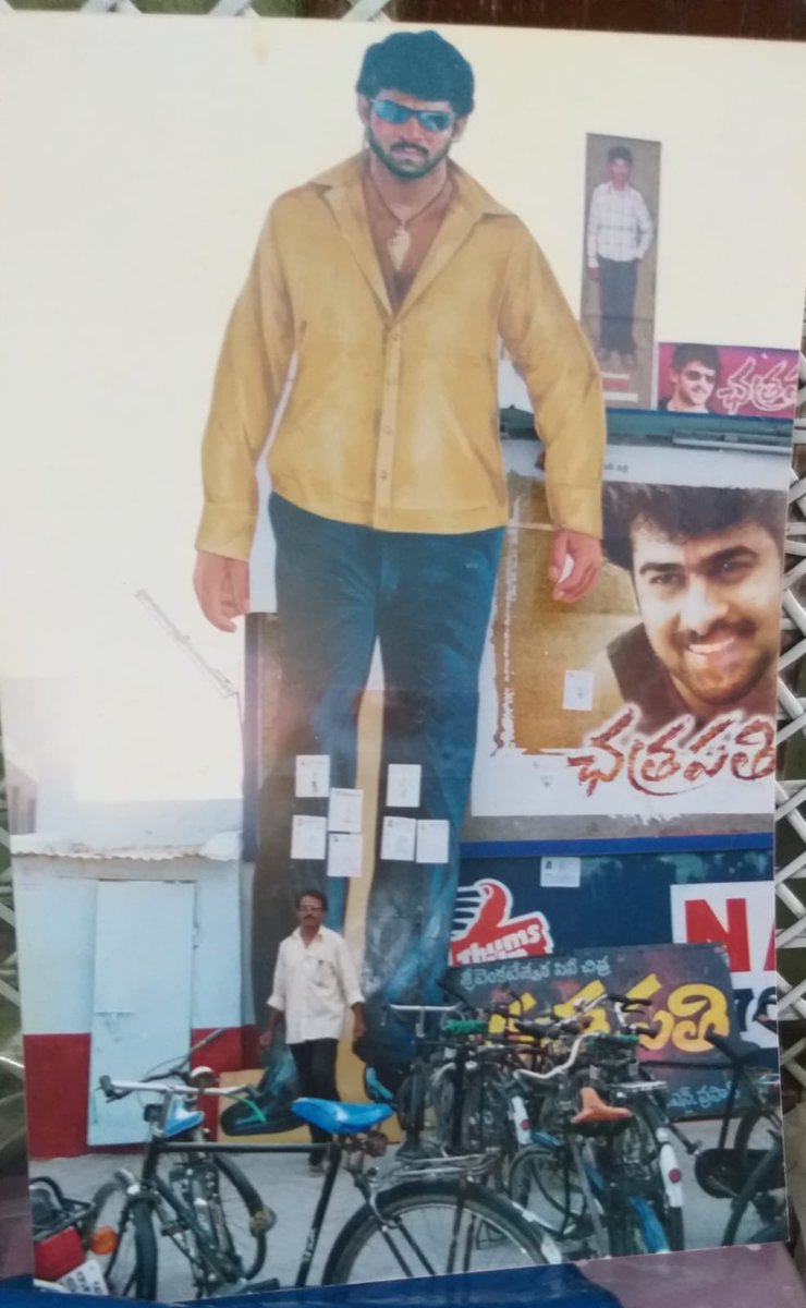 WARANGALREBELS's tweet photo. 🔥THROWBACK TO THE #Chatrapathi ERA🦁❤️

Memories from the Chatrapathi release day &amp; 100 Days celebrations at Natraj Theatre, Warangal! 🎬🔥

#Chatrapathi #Prabhas #NatrajTheatre #Warangal #100DaysCelebrations #RebelStar https://t.co/qcqQGARZMs