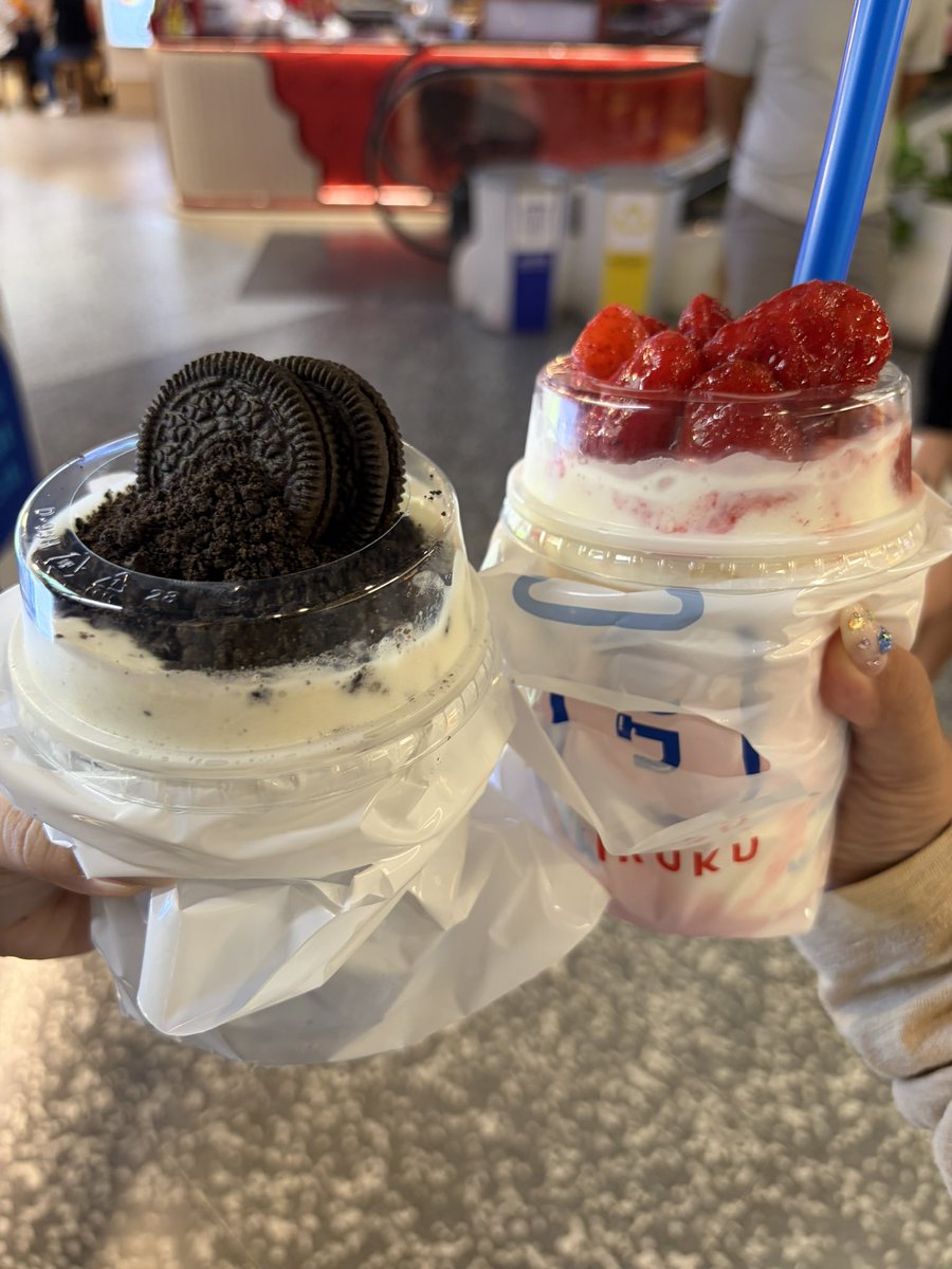 hbker07's tweet photo. กุเชื่อแล้วว่าอร่อยจริงๆ เพื่อนกุกินแล้วเพ้อไป 3วัน5วัน แบบอร่อยมาก นมปั่นนัว สั่งหวาน25%คือได้หวานน้อยที่แท้จริง แล้วมันอร่อยชิบหาย กินได้เรื่อยๆ ดูดจนหมดแก้ว อยากบ้า โอริโอ้ปั่นคือโคตรรรรรรรรรรรรรอร่อย ตาลุกวาว อยากกินทุกวัน ทำไงดี คือแบบ เดินเซนลาดตั้งนาน เพิ่งเคยซื้อ 🫠 https://t.co/I9wjaMYBdV